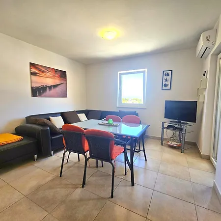 Tara Apartman